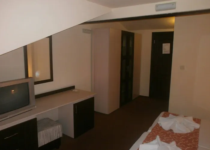 Julia 3* Święty Włas